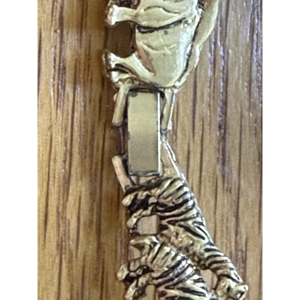 Bond St. Noah's Ark Ladies Gold Tone Wristwatch Second Hand